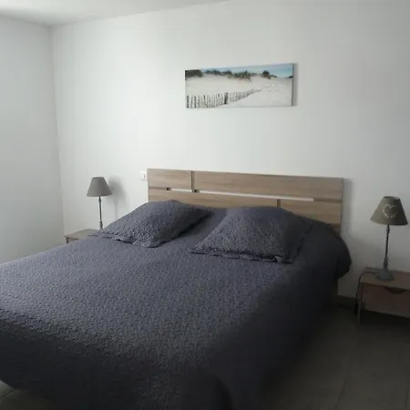 Holiday home Maison Moderne Pres Et Commerces A Pour 6 Pers. - Fr-1-823-72 *