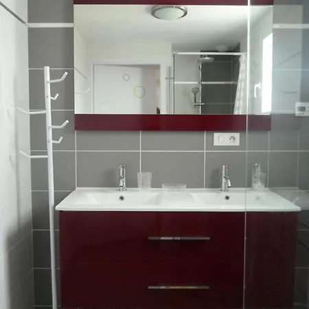 Holiday home Maison Moderne Pres Et Commerces A Pour 6 Pers. - Fr-1-823-72