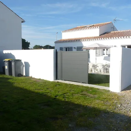 Holiday home Maison Moderne Pres Et Commerces A Pour 6 Pers. - Fr-1-823-72 *